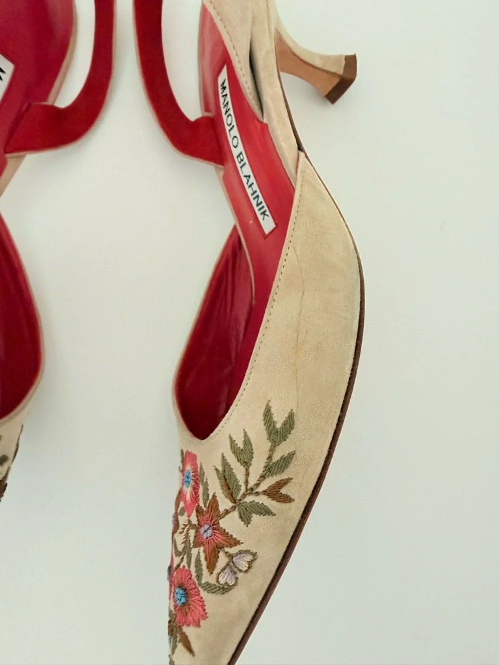 Manolo Blahnik Carolyne Floral Embroidered Slingback Pumps Beige Suede  EU 37 - Picture 4 of 10